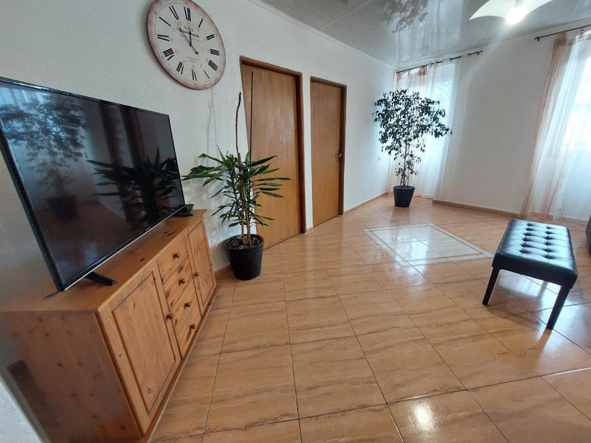 Emedes Apartment Кастав Екстериор снимка