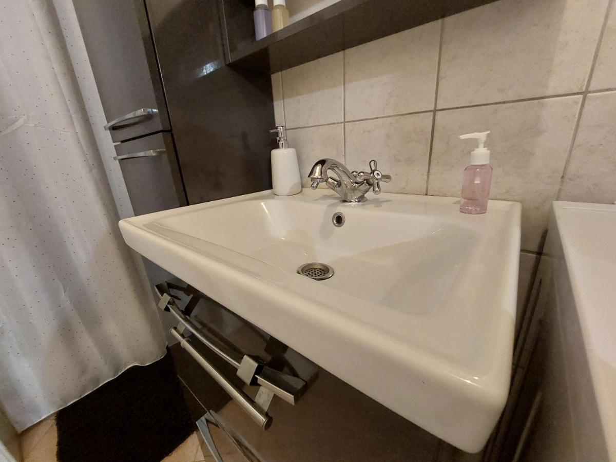 Emedes Apartment Кастав Екстериор снимка